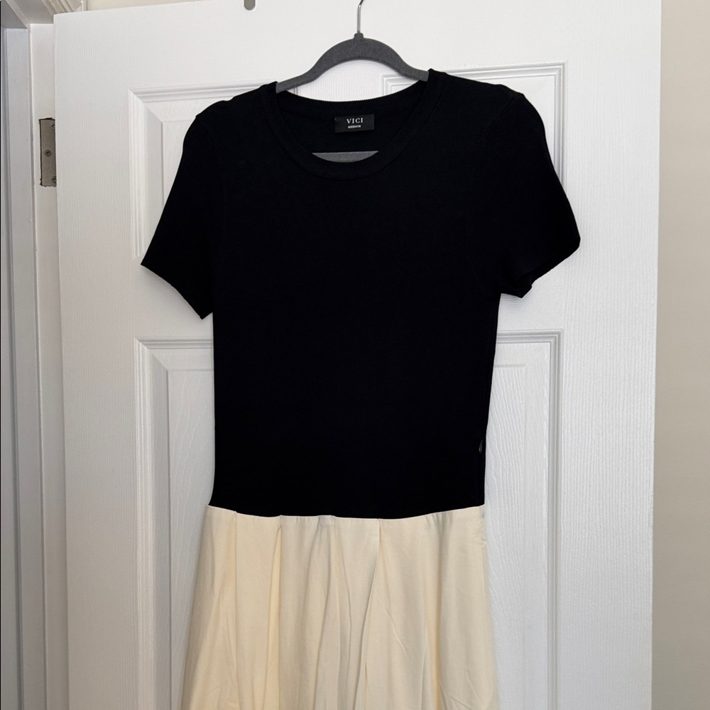Vici Black and Cream Dress
Twofer brand new never worn